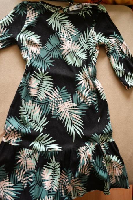 Co couture krásne značkové šaty s volánom xs/m, m