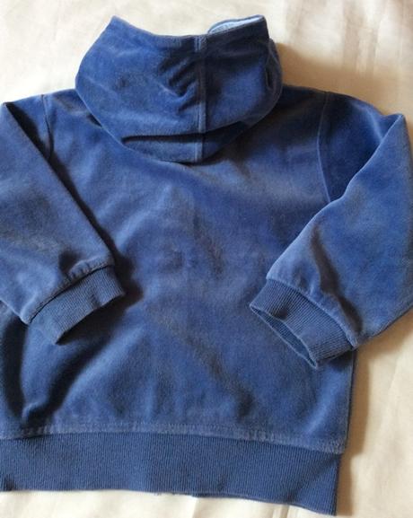 Velúrová mikina s kapuckou a aplikáciami v. 86/92, 92