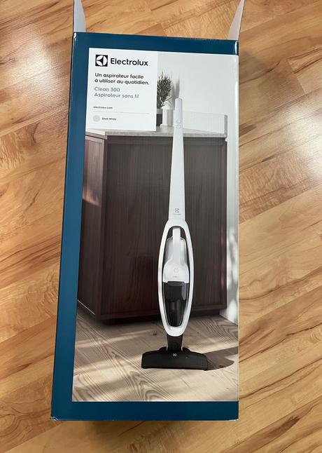 Tyčový vysávač electrolux 300 clean nové príslušen, electrolux