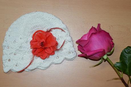 Háčkovaná čiapočka s kvetom, <50 - 158