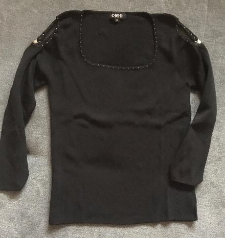 Elegantny top s odhalenymi ramenami, s