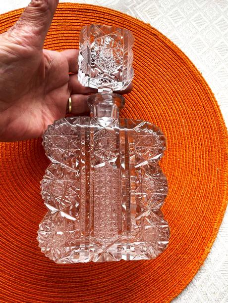 Kryštálová brúsená karafa a 6 štamperl. bohemia,