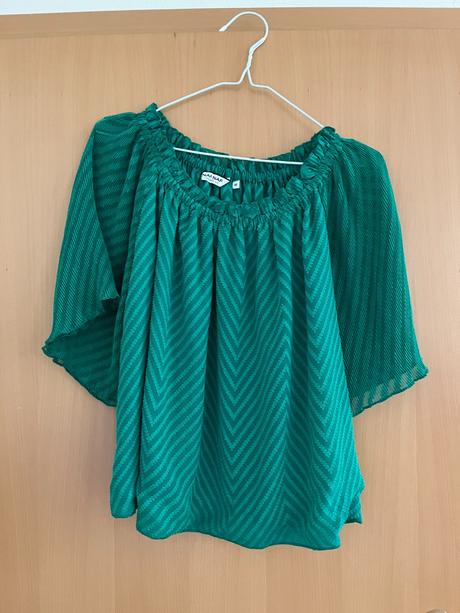 Zelená blúzka s volánmi, naf naf,s