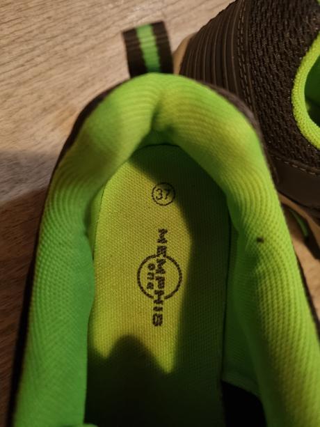 Turisticke topanky, 37