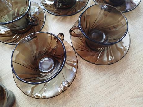 Set šálok na kávu/čaj a pohárov,