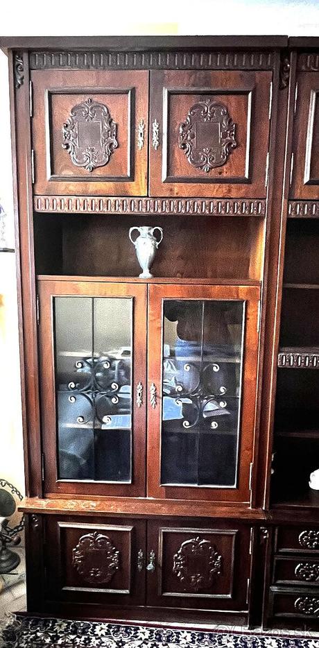 Obývačková vyrezávaná zostava,