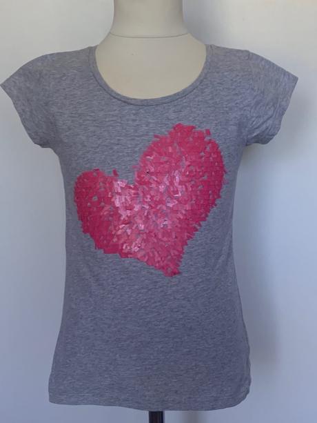 Next šedé tričko so srdiečkom, next,122