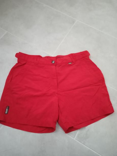 Červené kraťasy, 38