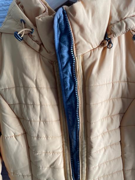 Horčicový kabát, 34