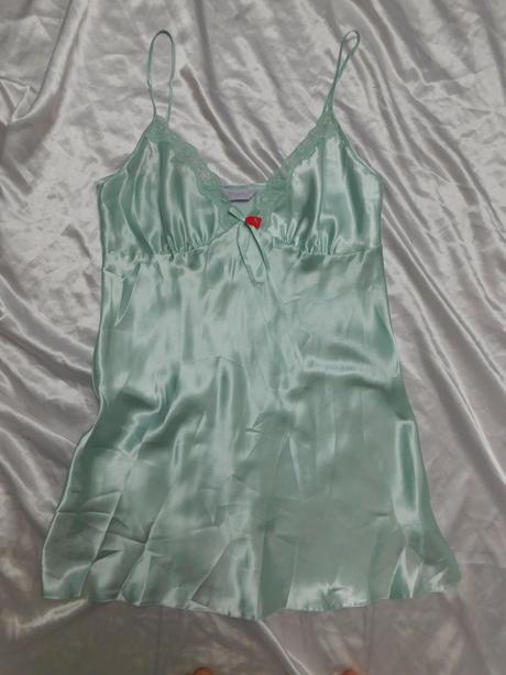 Pekna nočna košielka, 40