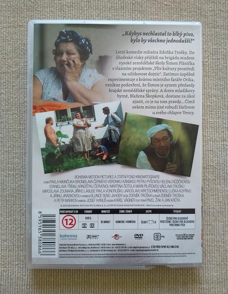 Dvd slunce, seno, jahody,