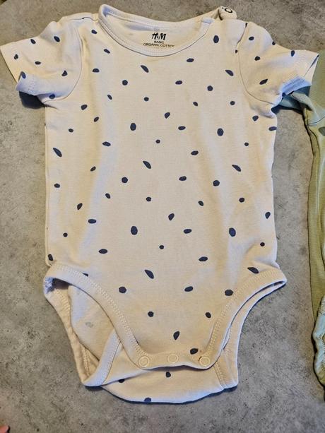 Predam body h&m velkost 80 3ks, h&m,80