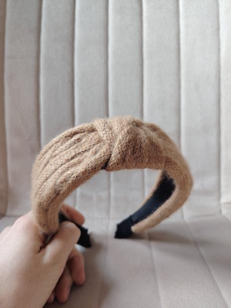 Vlnená bledo hnedá čelenka do vlasov, 