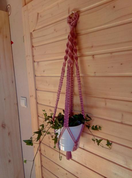 Staroružový závesný kvetináč, 