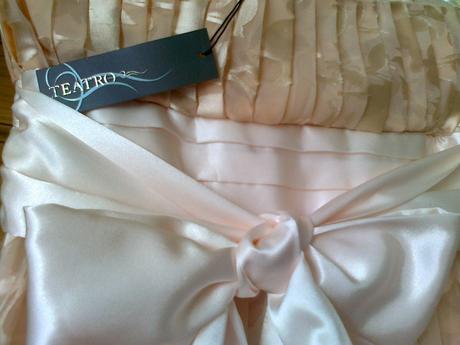 Spoločenské šaty zn. teatro, 38