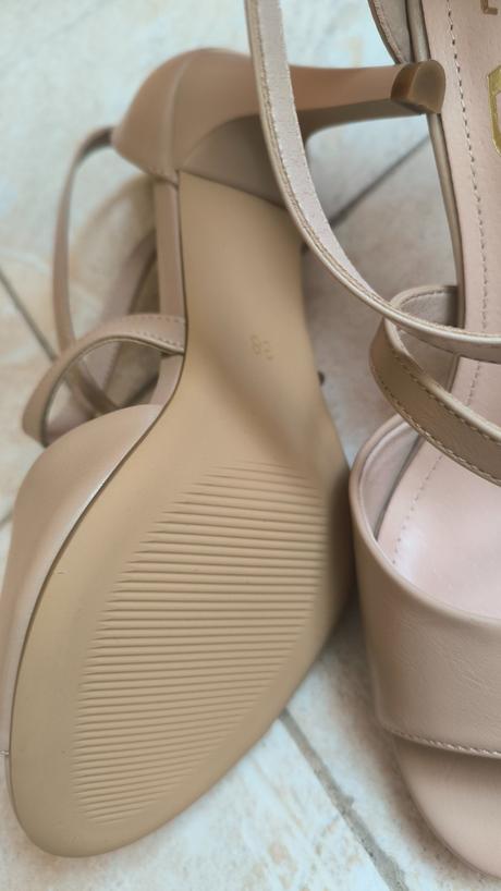 Spoloč. šaty chantall, nove sandale, kabelka orsay, chantall,38