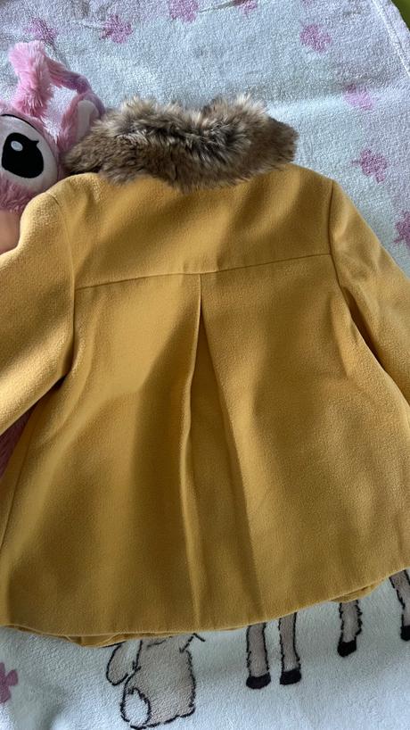 Horčicový kabát, 86