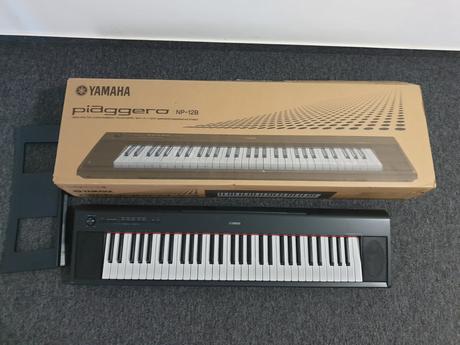 Digitálne piáno np-12b yamaha + stojan + stolicka,