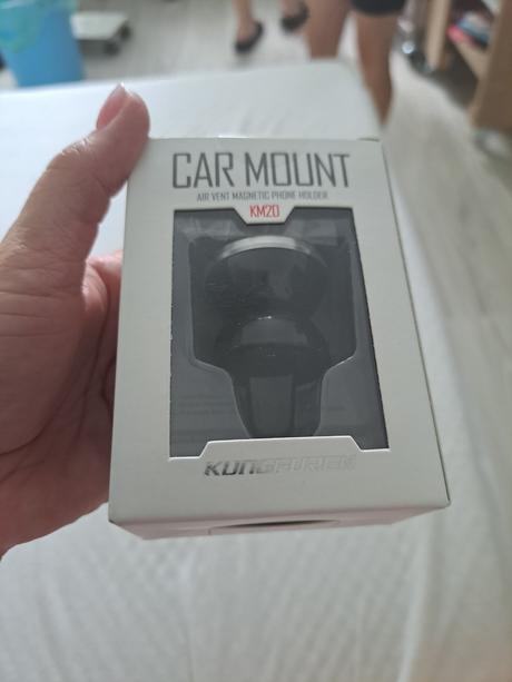 Magnetický držiak na mobil,