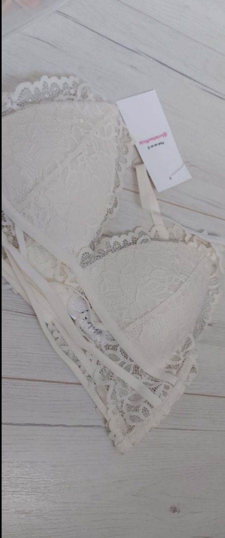 Čipkovaná podprsenka (ani vyskúšaná nebola), 70a