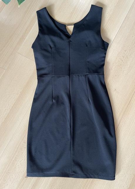 Elegantné čierne šaty, s