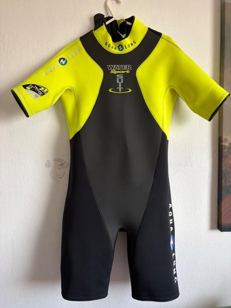 Aqua lung kratky znackovy neopren m4 malo noseny o,