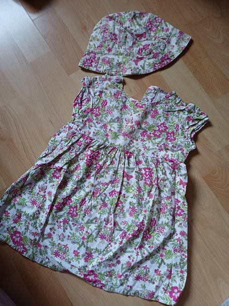 Šaty s klobúčikom v.92, c&a,92