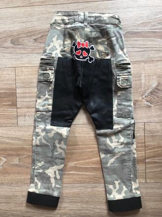 Maskacove nohavice vel 98/104 na moto, 104