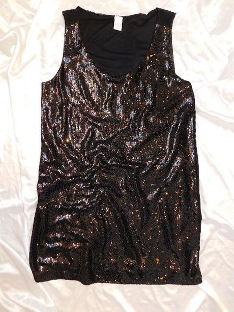 Velmi pekne flitrovane saty, 40