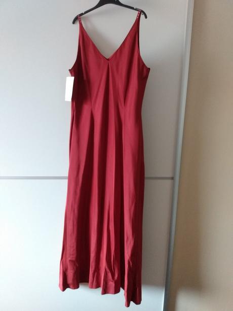 Jednoduché bordove šaty, 42