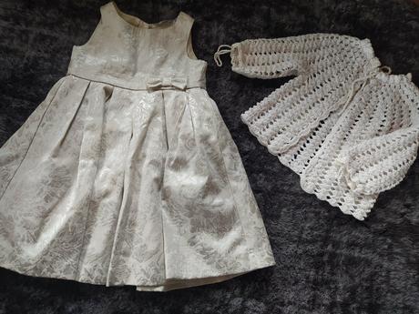 Slávnostné šaty, 98