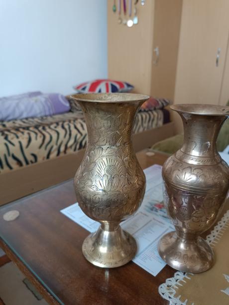 Retro mosadzné vázy a džbánik - gravírované, 4 ks, 