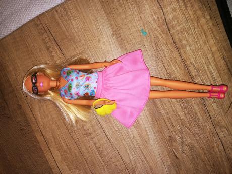 Barbie s okuliarmi,