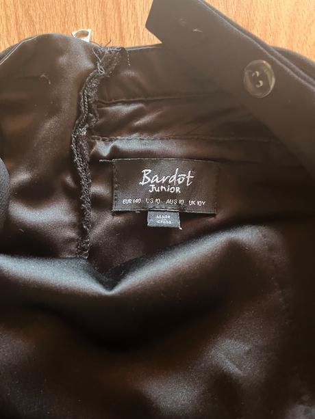 Príležitostné dievčenské šaty, 140