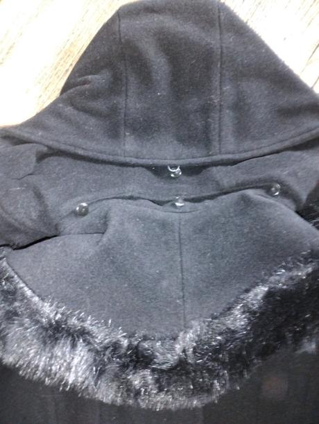 Kabat s odopinatelnou kapucňou, 38