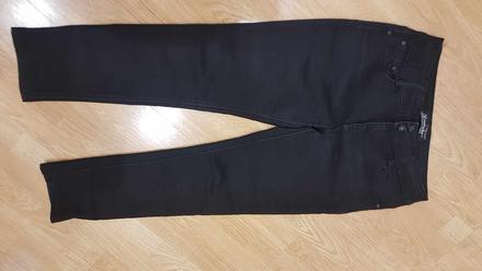 Čierne rifle v. l, dromedar,l