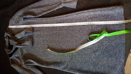 Trblietavé šaty, 128