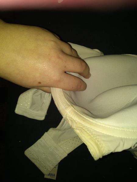 Ako vyperiem zažltnutú bielu podprsenku?