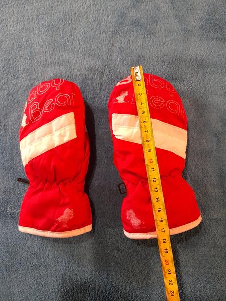 Červené rukavice, 98