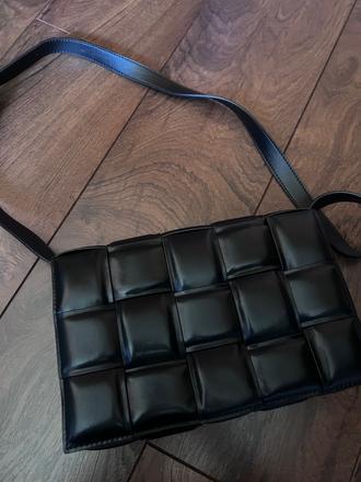 Kožená kabelka crossbody, 