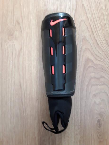Futbalové chrániče nike, nike,m