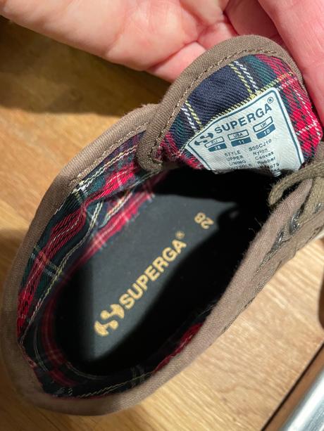 Tenisky supergra, 28