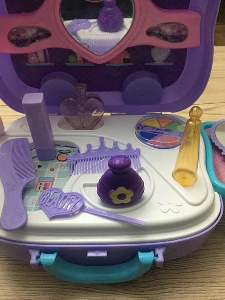 Kozmetický kufrík pre malé paradnice,