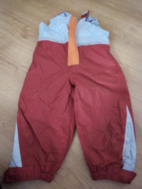 Nohavice do dažďa, 98