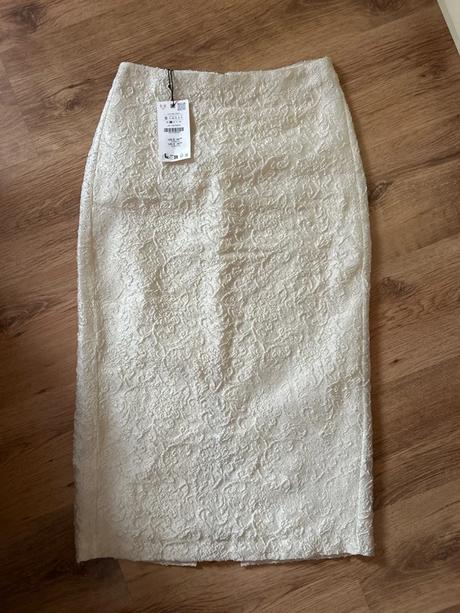 Nenosené sukňa s visačkou pc 36 eur, zara,s