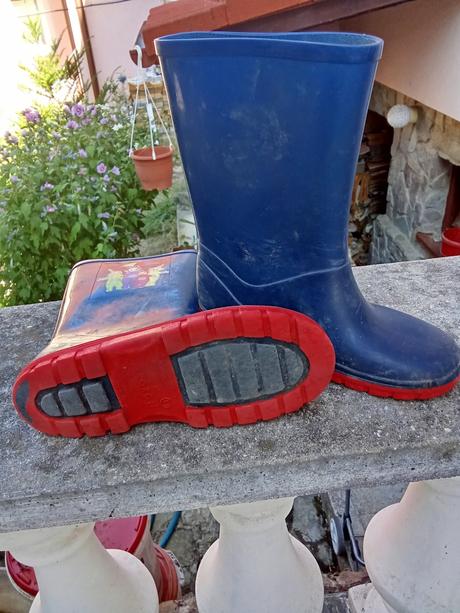 Gumáky, 31
