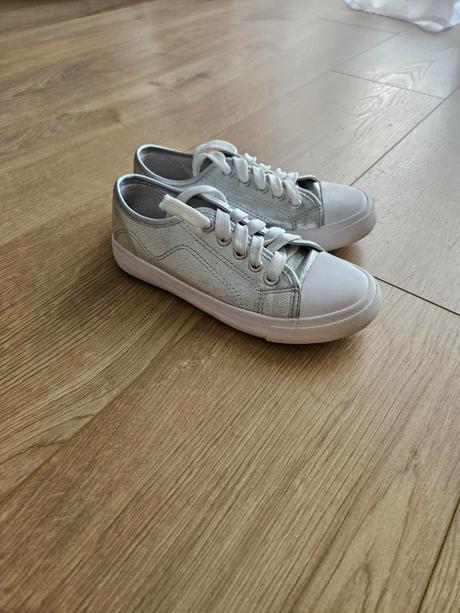 Strieborné tenisky, reserved,32