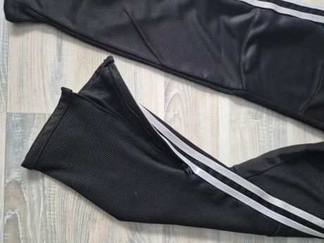 Pekné adidas tepláky - ideálne na tréning, adidas,152