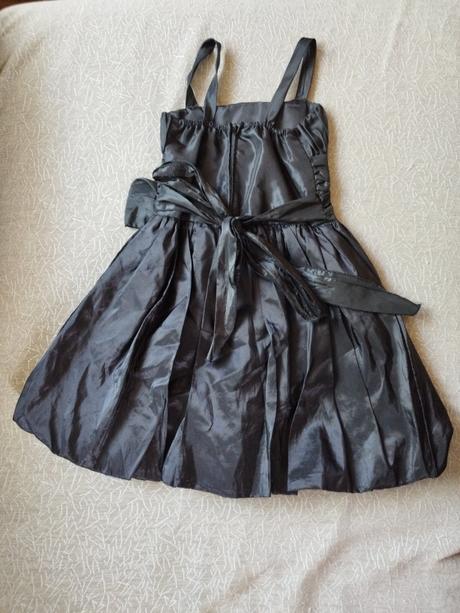 Krásne saténové šaty pre malú slečnu, 110