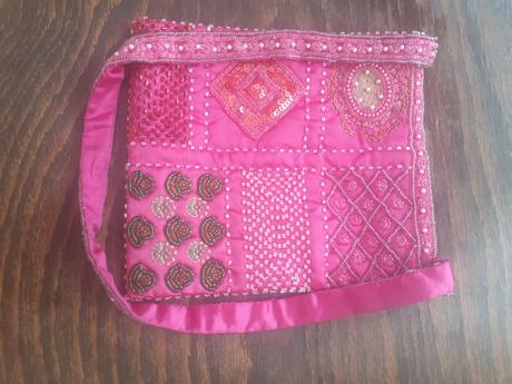 Dievcenska ruzova kabelka do ruky, 
